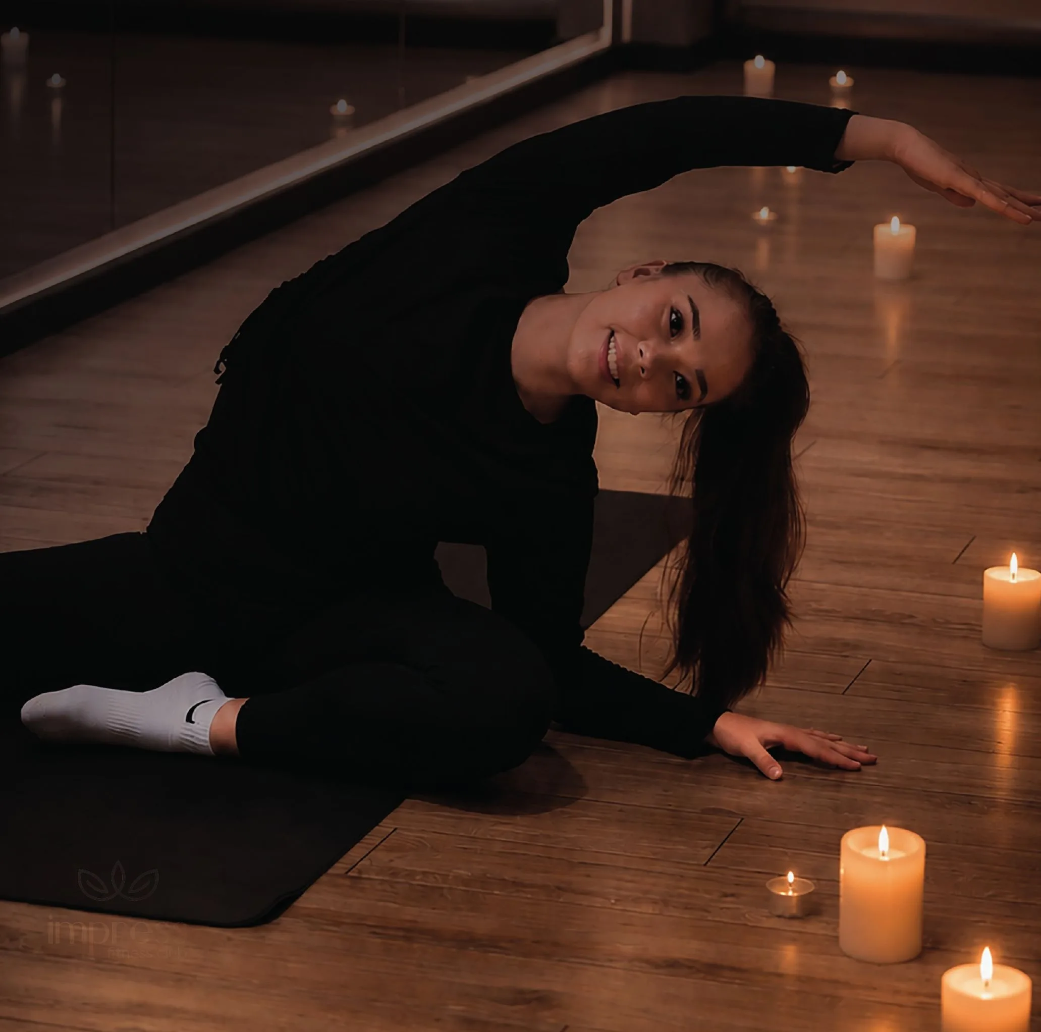 Вечерняя практика при свечах в Impress Fitness