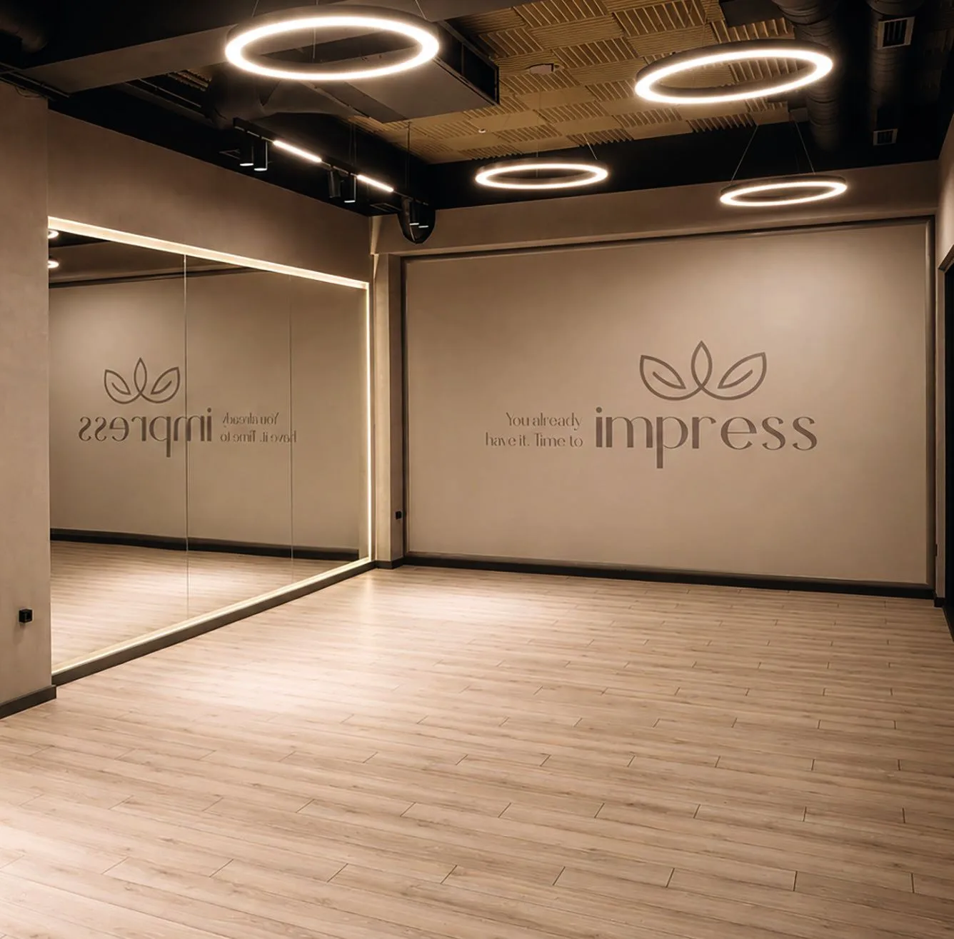 Студия Impress Fitness с зеркалами